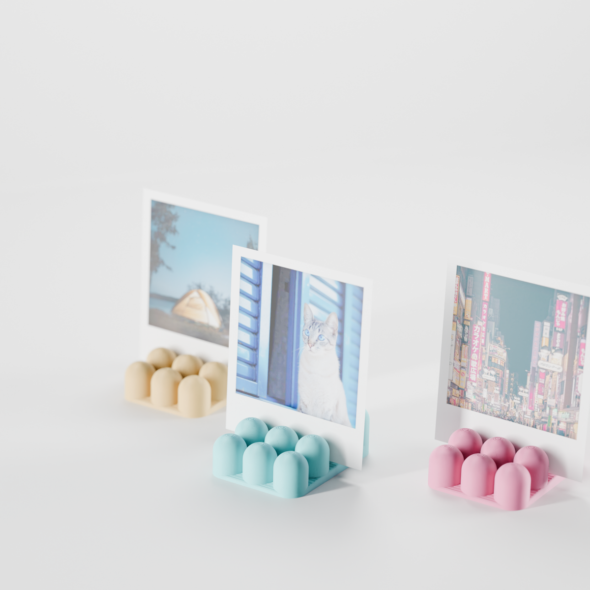 Bobbly Photo Holder