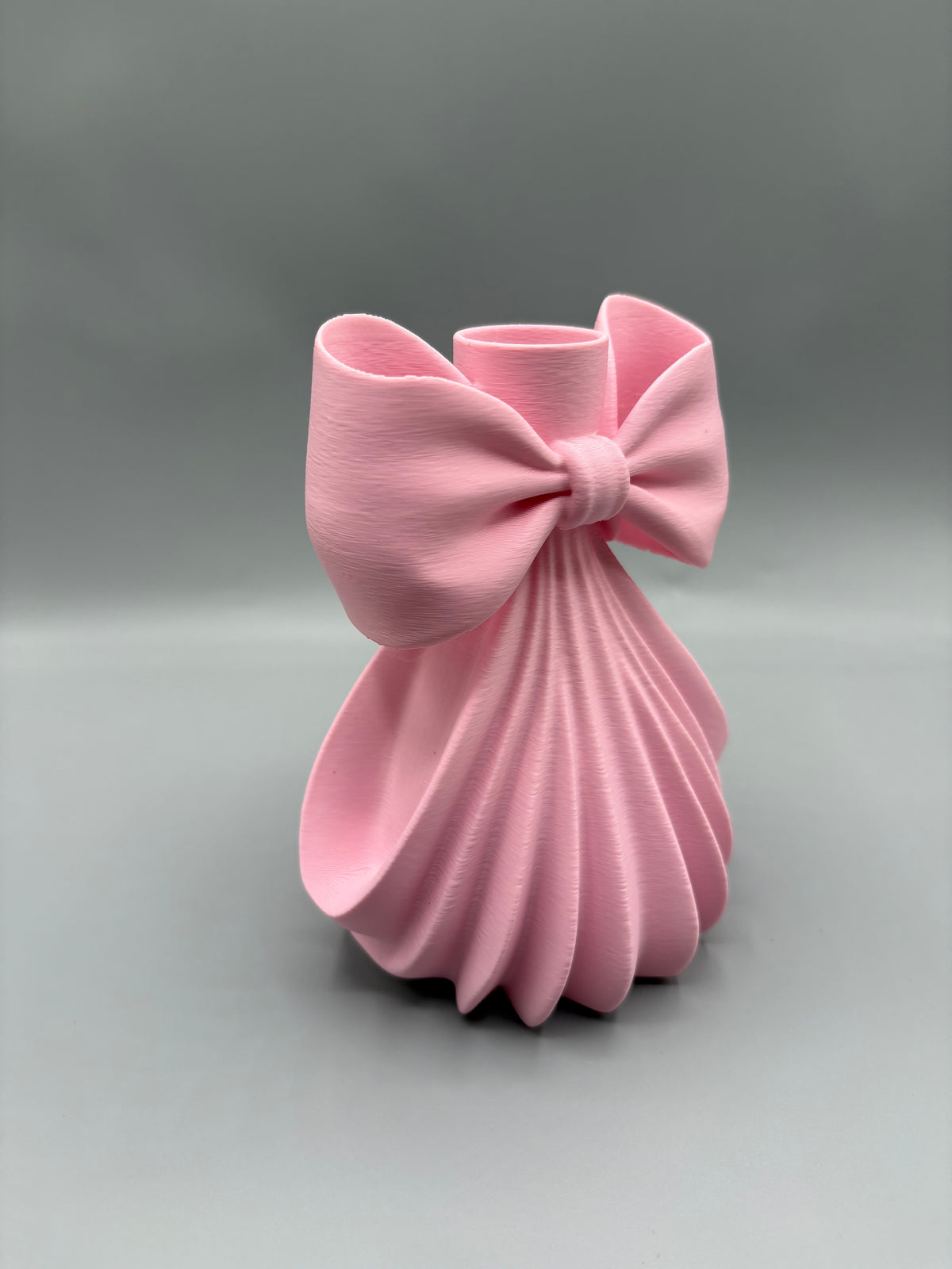 Coquette Bow Bud Vase — Elegant Ribbed Decor