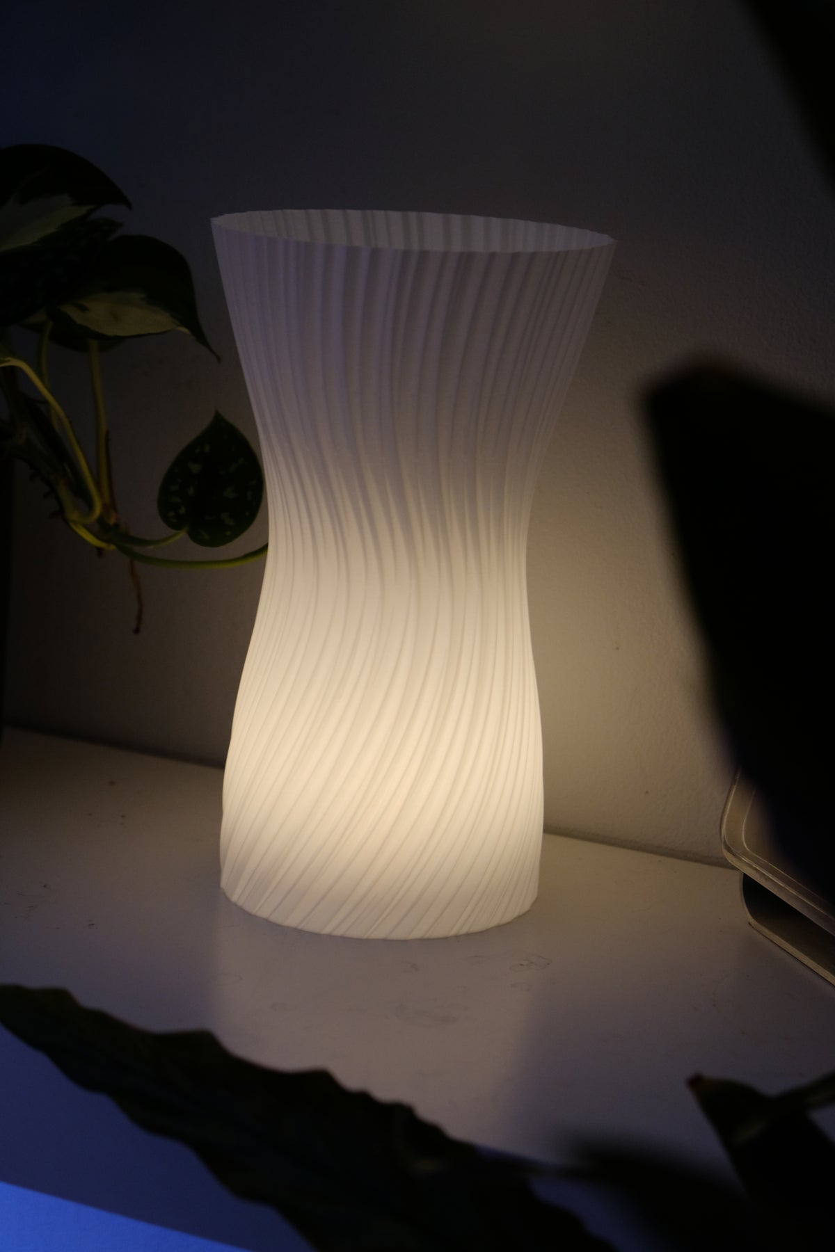 Curved Wave Wireless RGB Lamp