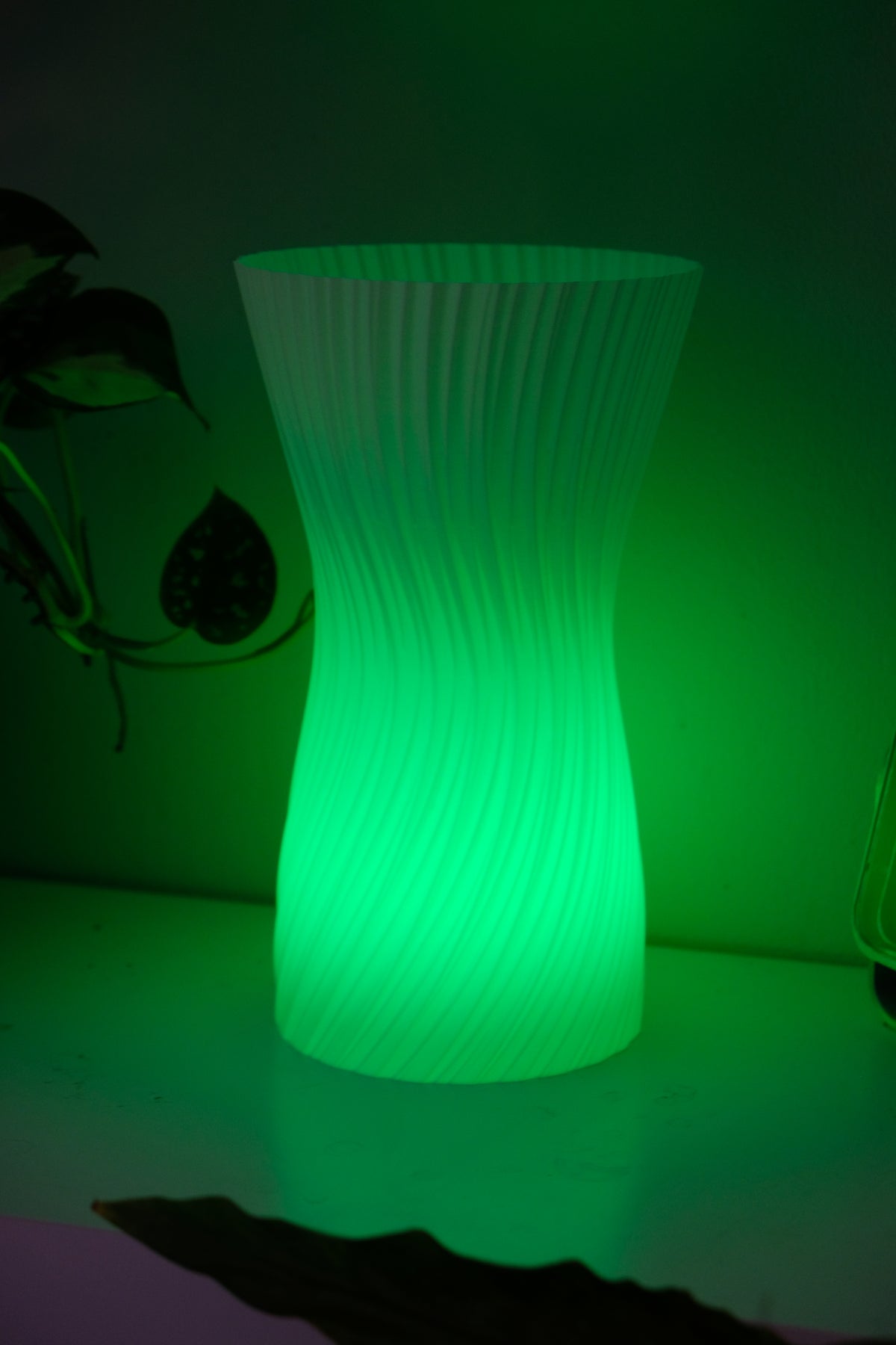 Curved Wave Wireless RGB Lamp