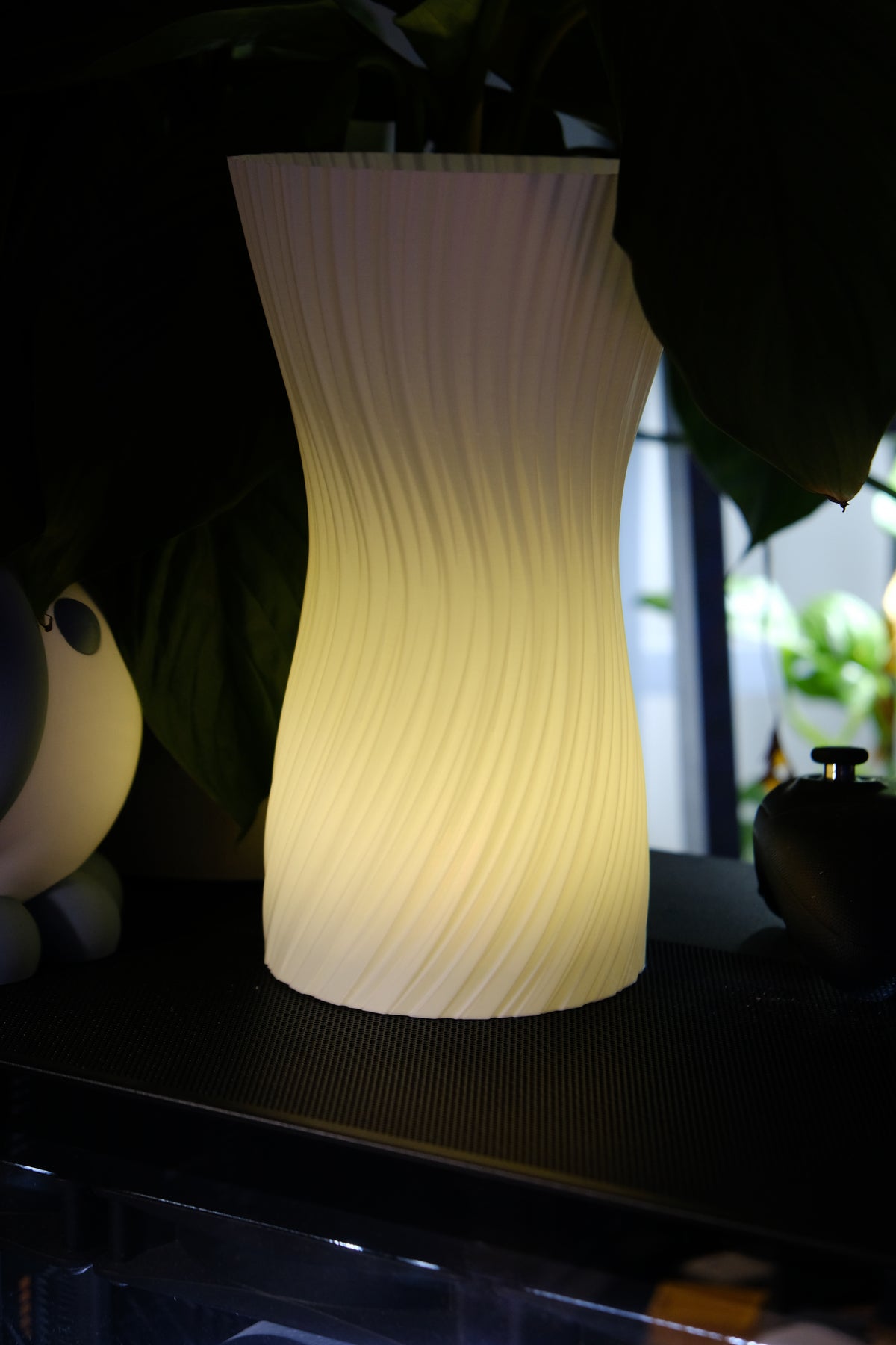 Curved Wave Wireless RGB Lamp