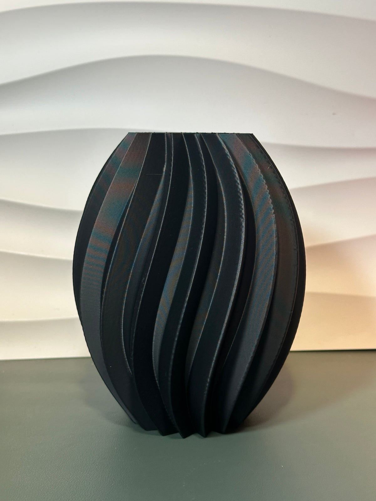 Flowsa - Elegant and Modern Vase