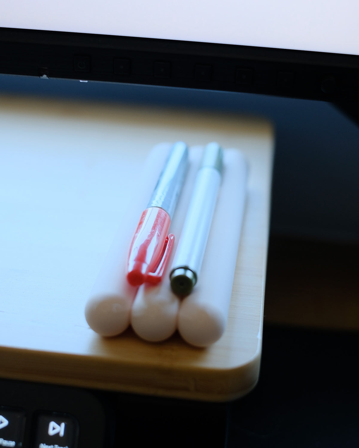 Minimalist Chunky Aesthetic Pen Tray for Desktop