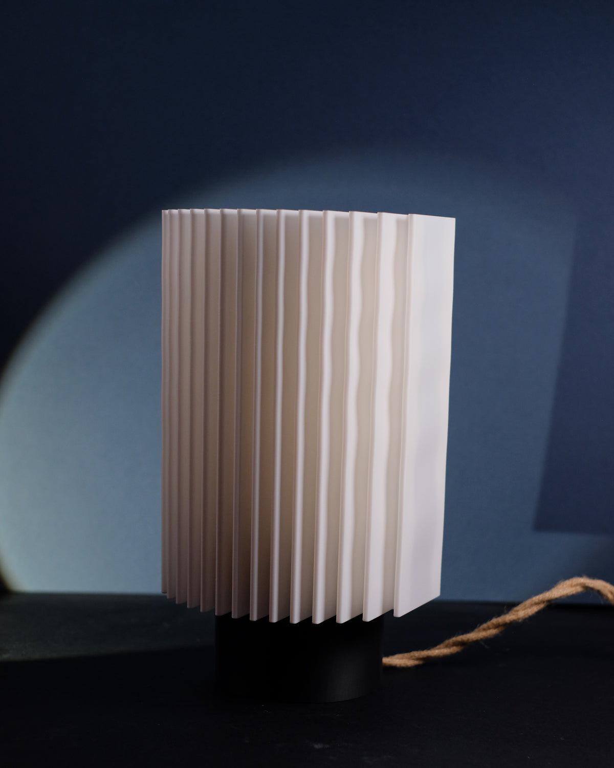 Modern Slat Table Lamp with Diffuser