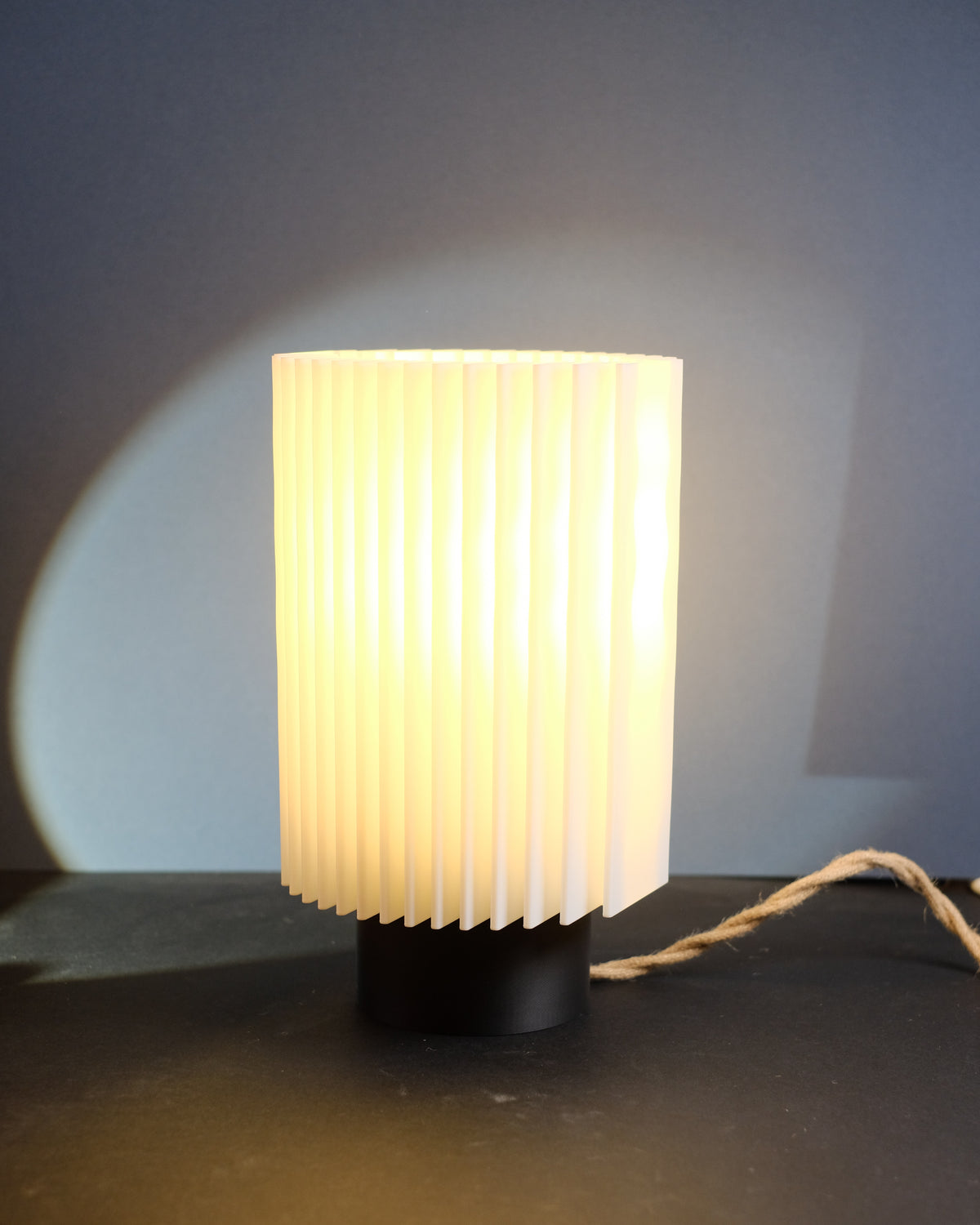 Modern Slat Table Lamp with Diffuser