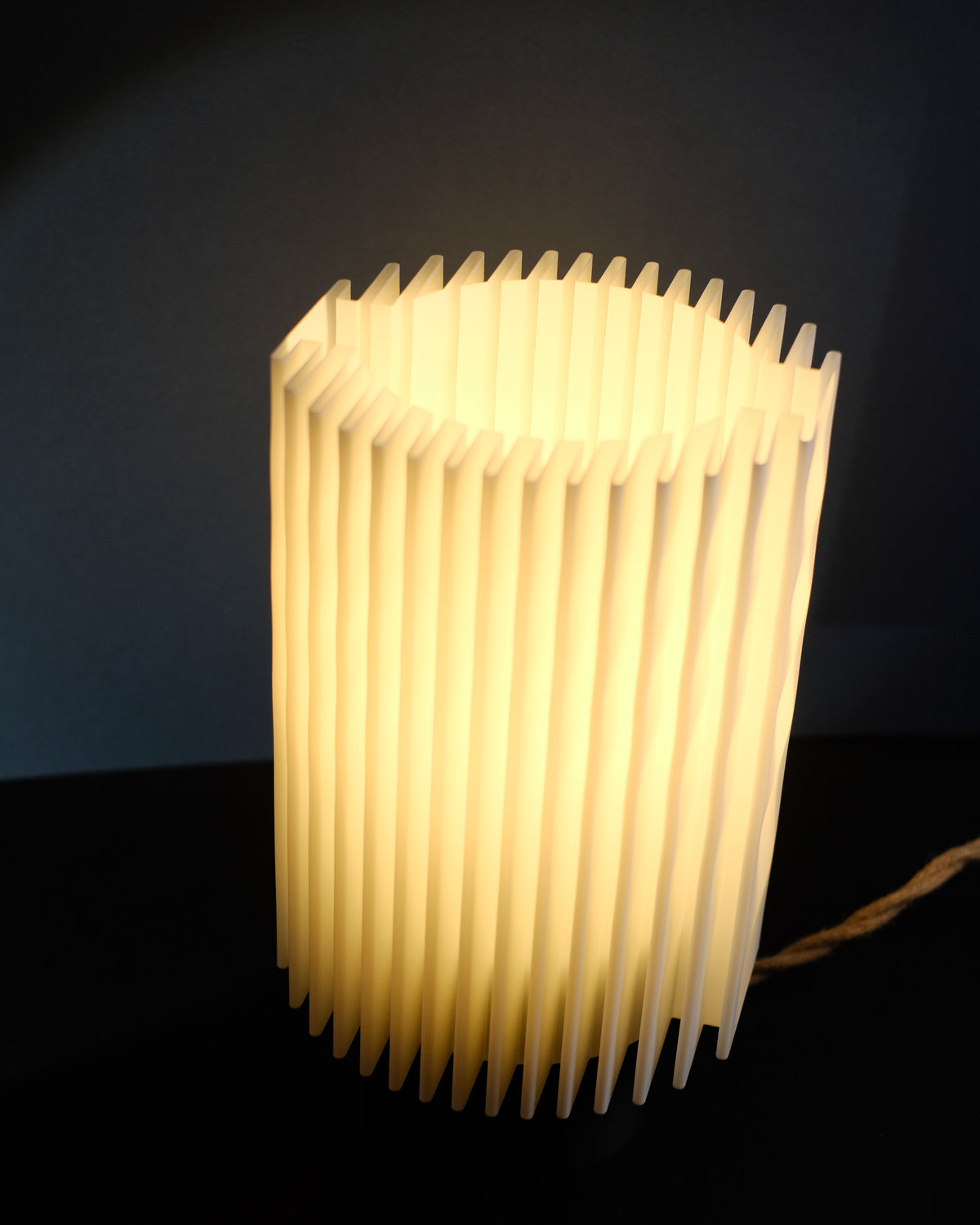 Modern Slat Table Lamp with Diffuser