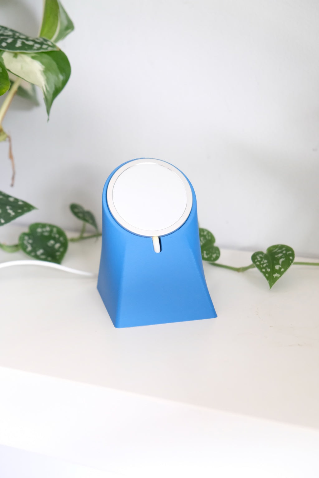 Simple Minimalist Phone Charging Stand