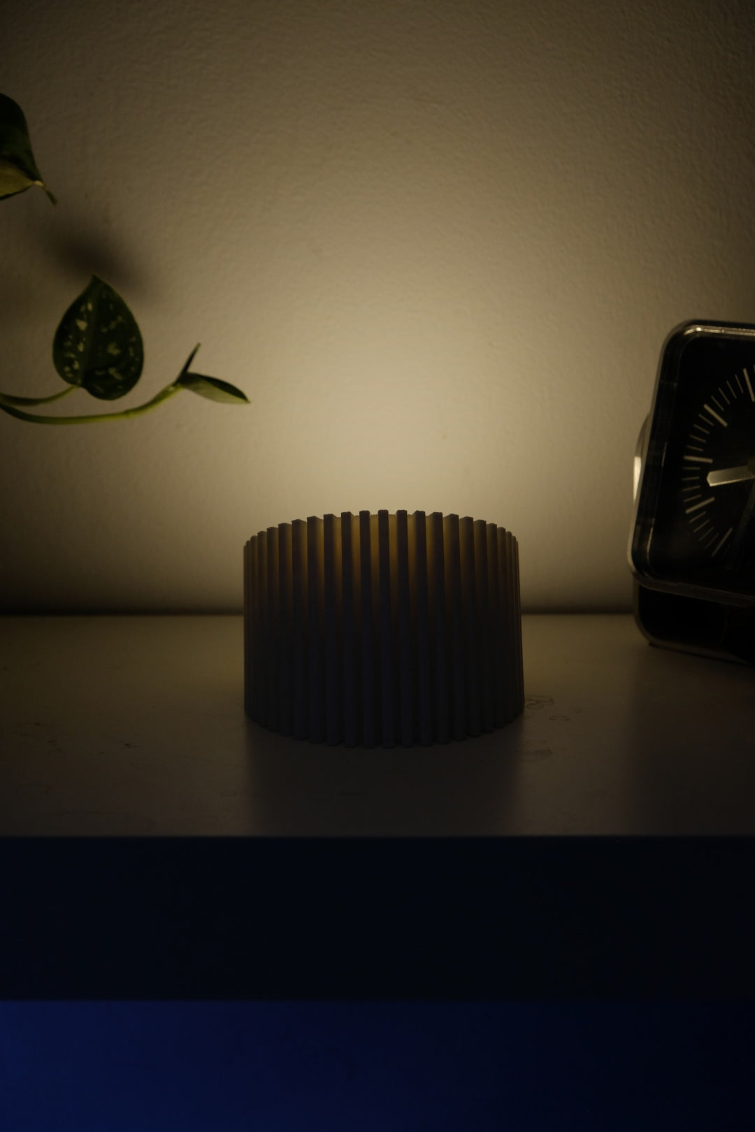 Small Ribbed Wireless Uplighter