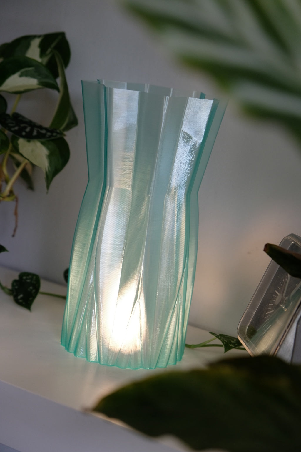 Twisted Wave Wireless Lamp