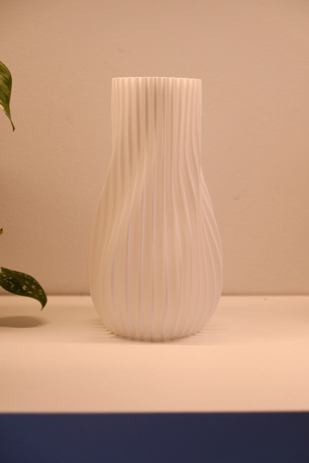 Vase Modern Flowing Sculptural Vase – Small size