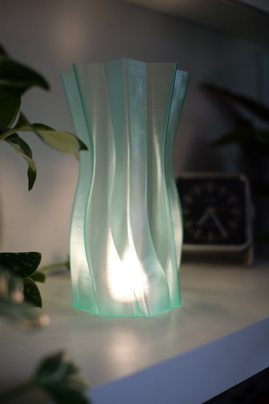 Wavy Hourglass Wireless Lamp